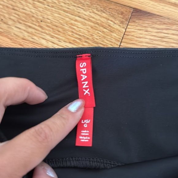 SPANX Faux Leather legging - Picture 5 of 6